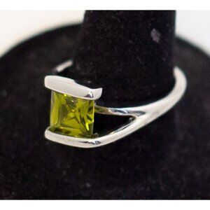Size 8, Vintage Art Deco Square Green Faux Gem Silver Tone Ring - A23